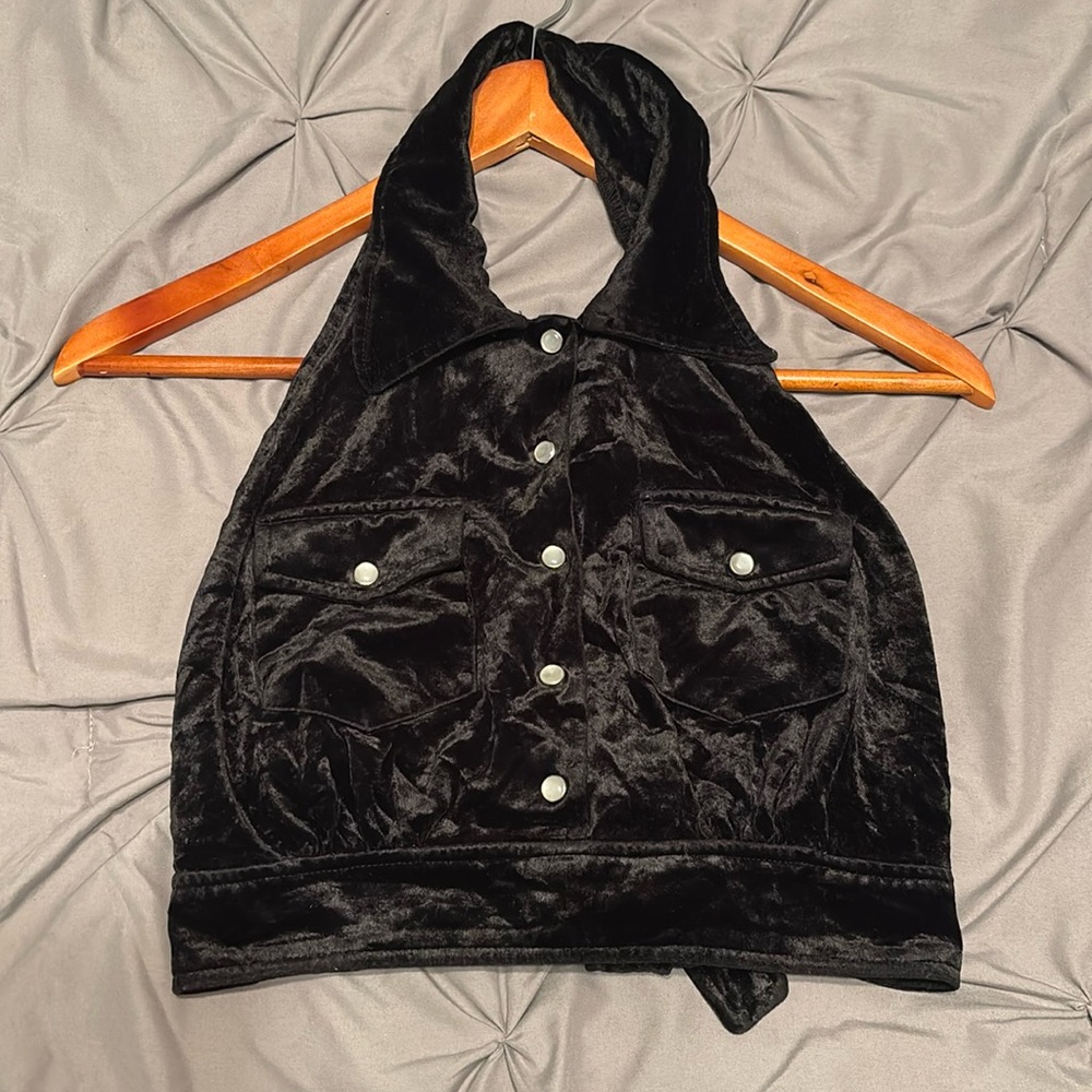 Crop halter top black velvet with pearly buttons